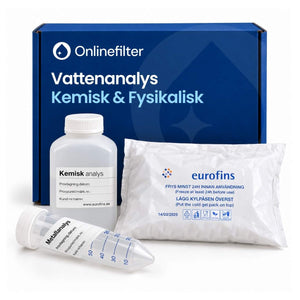 blå låda med en kemisk analys flaska 100 ml och ett kärl för metaller på 50 ml, samt en fryspåse. vattenprov för kemisk och fysikalisk analys